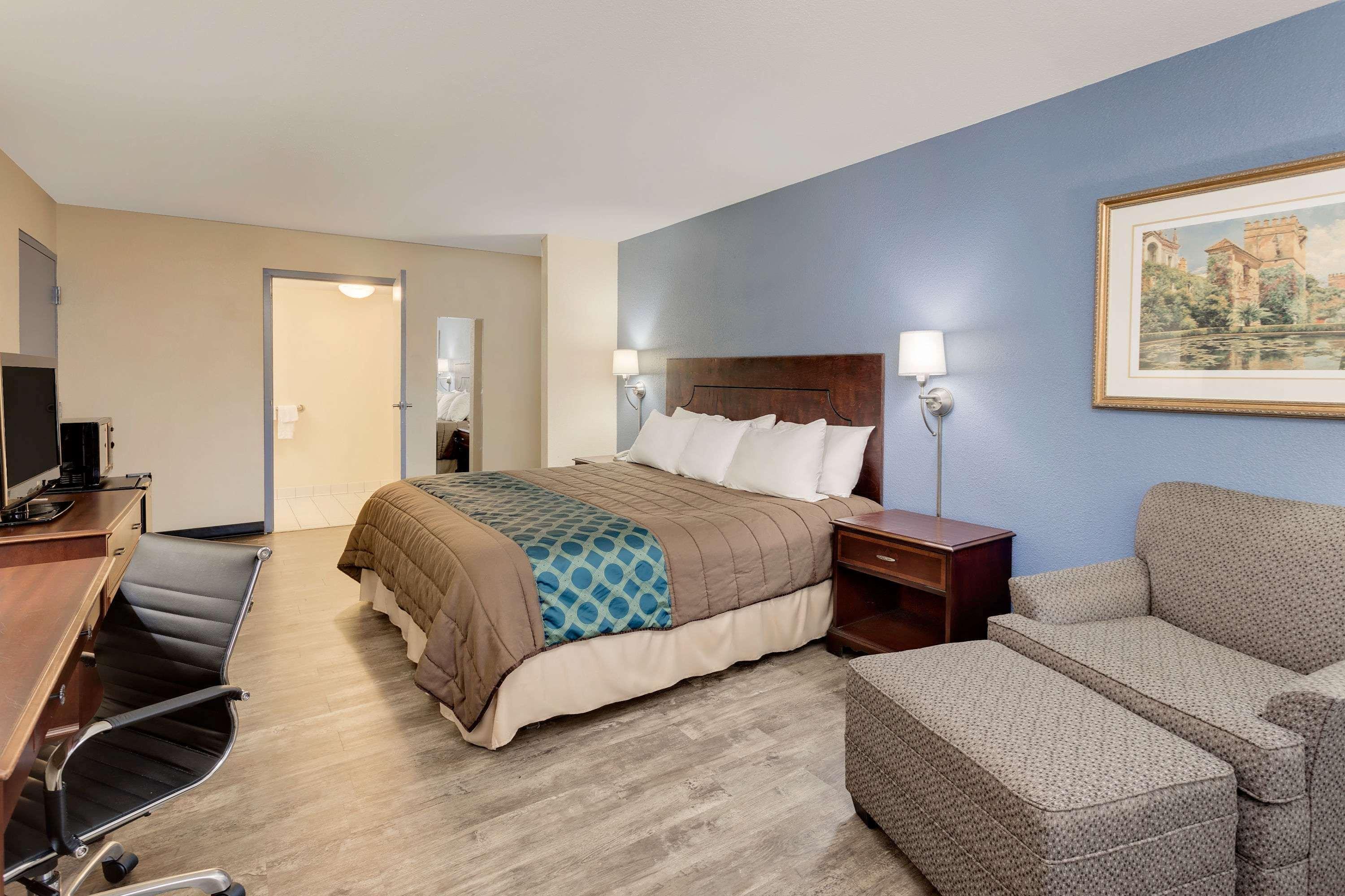 Days Inn By Wyndham Montgomery Near Aum מראה חיצוני תמונה