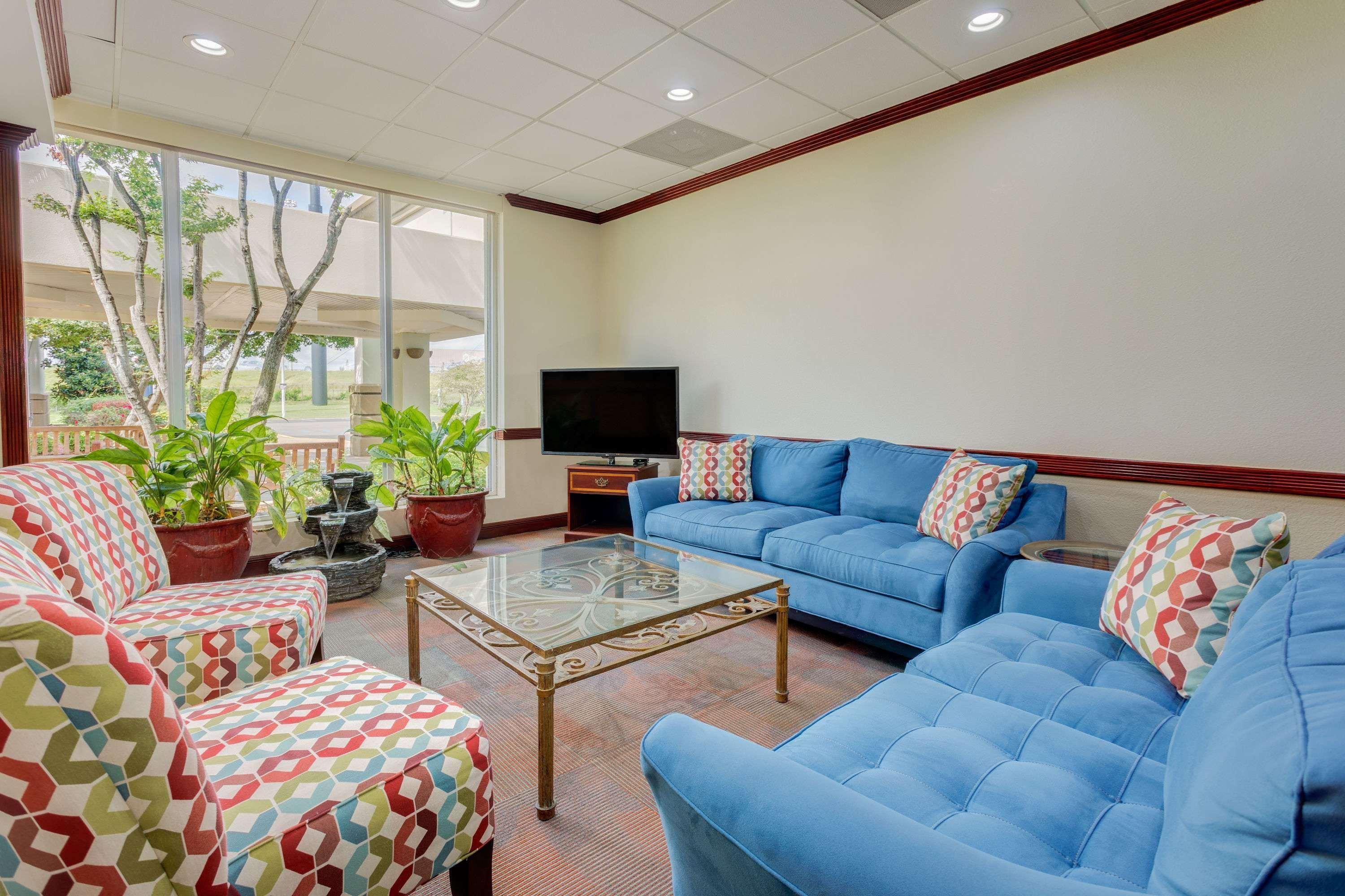 Days Inn By Wyndham Montgomery Near Aum מראה חיצוני תמונה