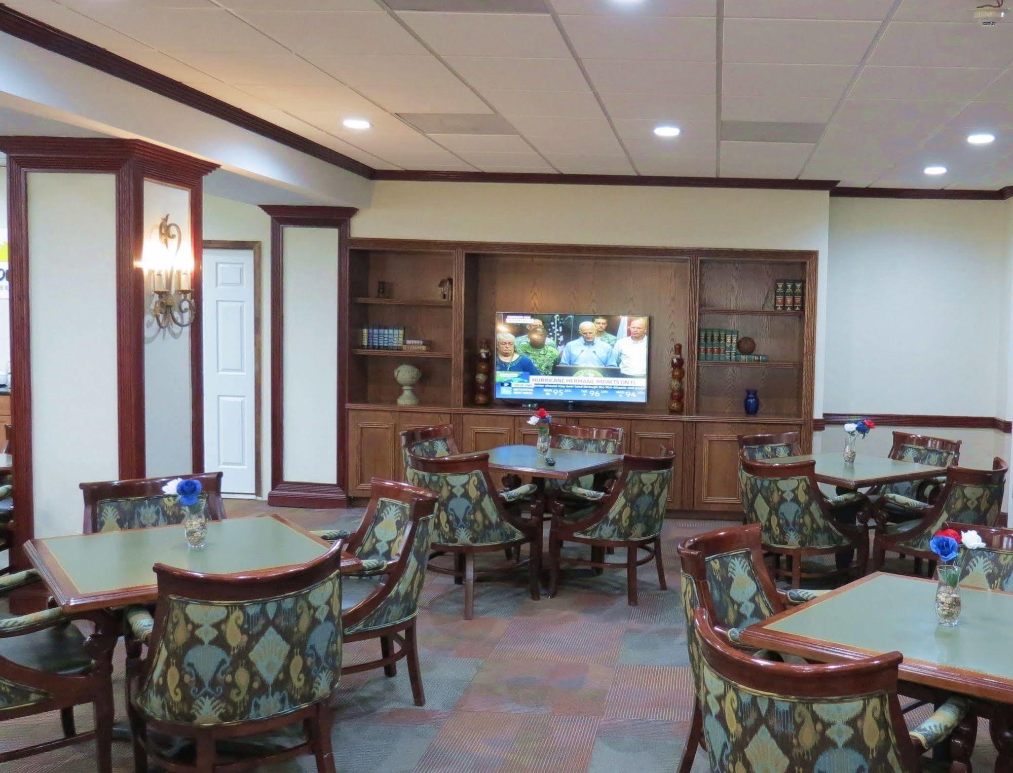 Days Inn By Wyndham Montgomery Near Aum מראה חיצוני תמונה